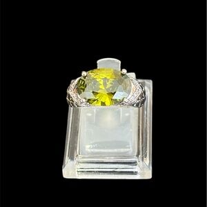 Elegant Silver and Green Gemstone Ring